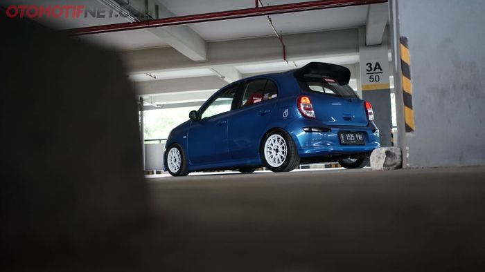 Nissan March lebih atraktif dengan spoiler Spoon custom