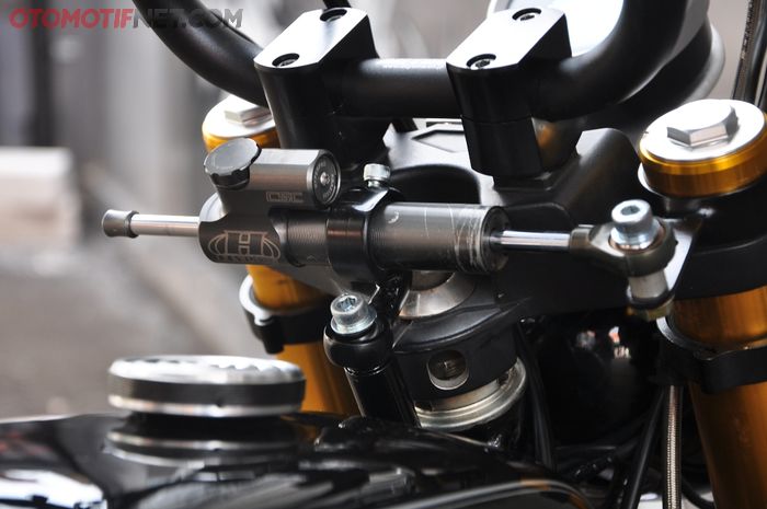 Steering damper Hyperpro menjinakkan setang dalam kecepatan tinggi Supra X 125 yang jadi Monkey