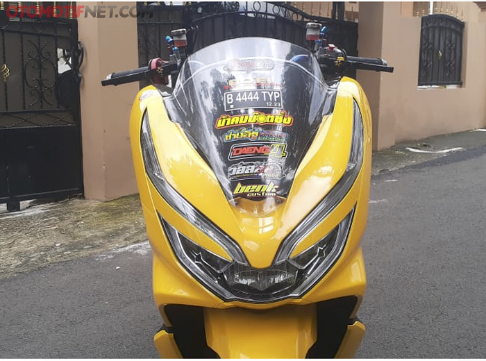 Honda PCX150 disiram warna super yellow ala Bumble Bee, makin kece dan glowing nih