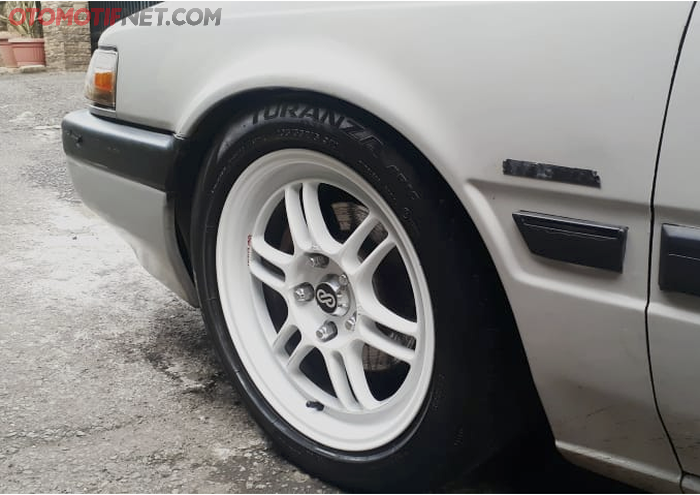 Kesan meaty fitment makin jelas dengan sokbreker dan per custom 1 jari antara ban dan fender body