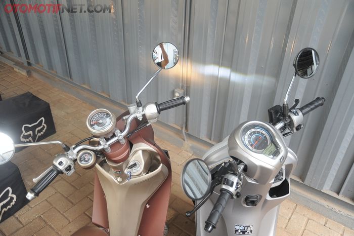 Perbandingan area setang termasuk spidometer Scoopy dan Fino 125