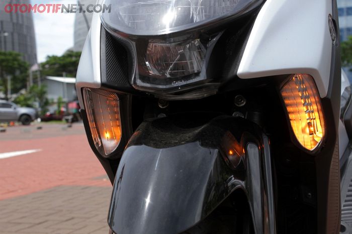 Lampu utama Yamaha Gear 125 LED, sedang sein dan rem masih bohlam