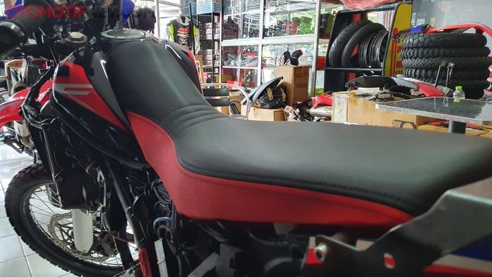 Jok motor Seat Concepts asal Amerika Serikat untuk Honda CRF250 Rally