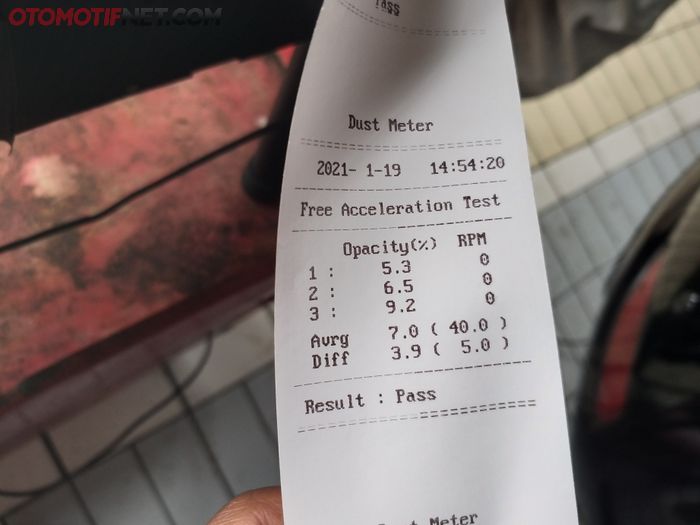 Ilustrasi hasil uji emisi gas buang mesin mobil diesel