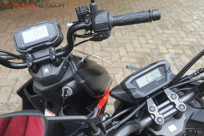 Spidometer Nex II Crossover lebih besar dan lebih lengkap dibanding milik BeAT Street