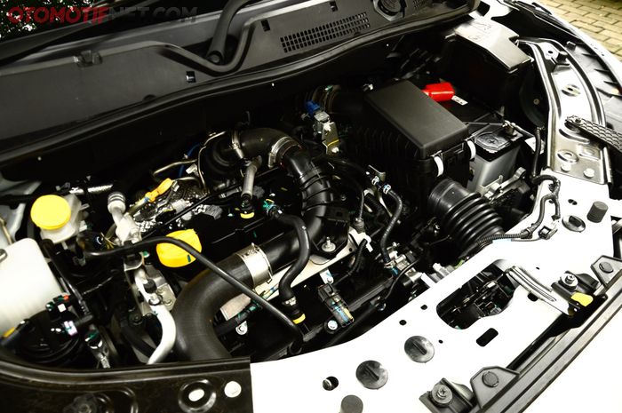 Mesin Nissan Magnite 1.000 cc turbo 3 silinder, punya power maksimum 99 dk dan torsi tinggi sebesar 160 Nm