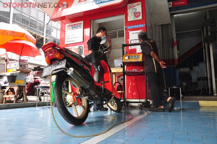 Pengetesan juga dilakukan pada motor bermesin 2 tak