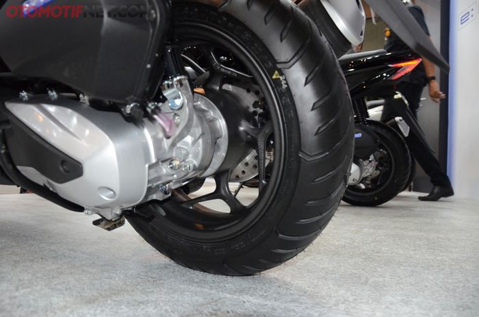 Roda belakang All New Honda PCX 160 jadi berukuran 13 inci dengan ban lebih lebar