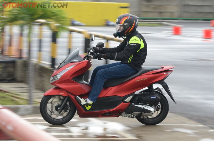 Posisi duduk di All New Honda PCX 160, identik dengan versi 150 cc