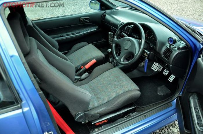 Interior lebih sopan, hanya ganti jok Recaro LX dan seatbelt warna merah