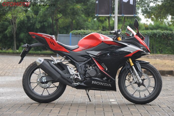 CBR150R punya tenaga yang kuat di putaran bawah hingga tengah