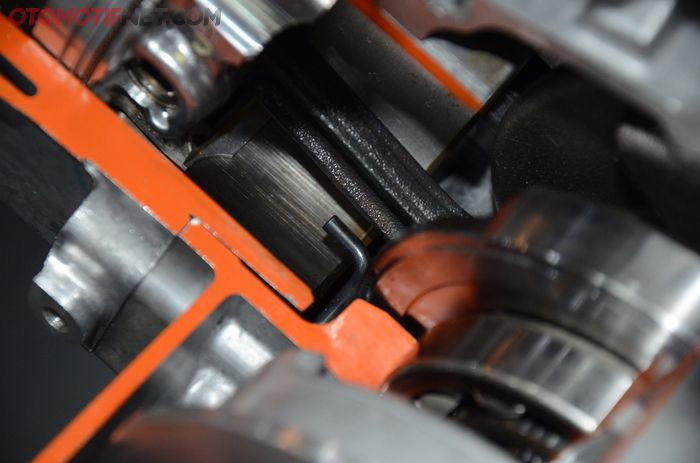 Mesin eSP+ Honda PCX 160 dibekali teknologi Piston Oil Jet