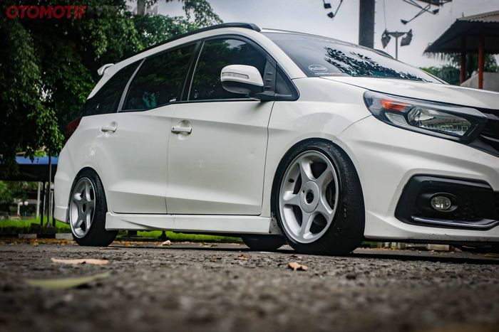 Pasang camber -1,5 di kaki depan biar enggak gesrot