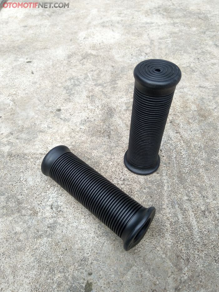 Ini handgrip klasik W175 dari Custom Kit yang model garis