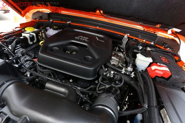 Bila sebelumnya menggunakan mesin V6 kapasitas 3.6 liter Pentastar, kini hanya 2.0 liter  4 silinder dengan turbocharger