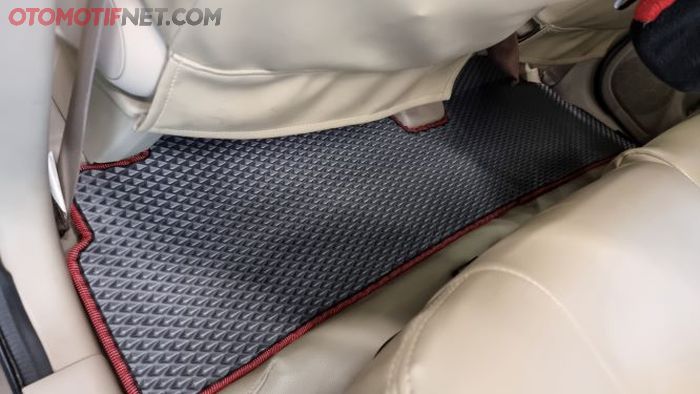 Karpet Trapo terpasang fit di jok baris kedua All New Suzuki Ertiga