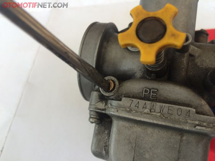 Atur setelan angin karbu skep 1 stengah putaran