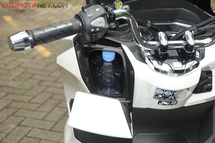 Botol minum 600 ml pas masuk di laci All New Honda PCX 160