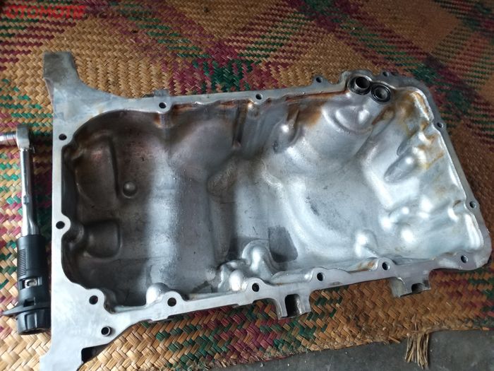 Karter oli mesin atau oil pan