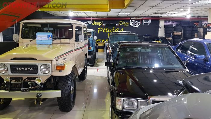 Showroom Mobil Bekas Pitulas 17 Garage di Bursa Mobil Bekas Mal Blok M, Jakarta Selatan