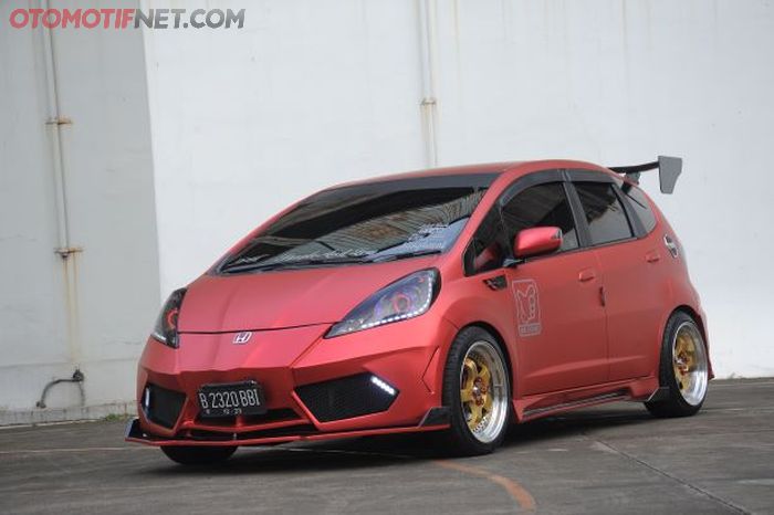 Ilustrasi Honda Jazz RS gen 2 yang sudah dimodifikasi