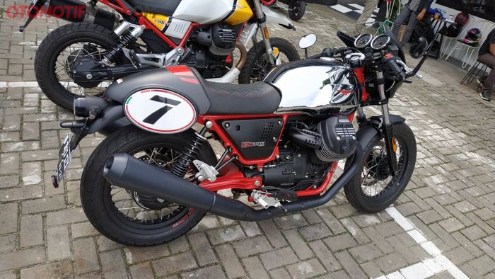 Moto Guzzi V7 III 10th Anniversary kental dengan aura cafe racer