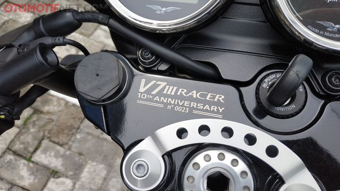Moto Guzzi V7 III Racer 10th Anniversary punya nomor seri