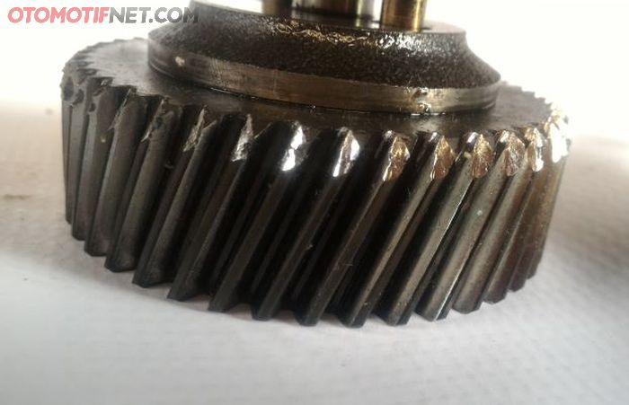 Idle gir 2 kerap ompong di bagian sampingnya