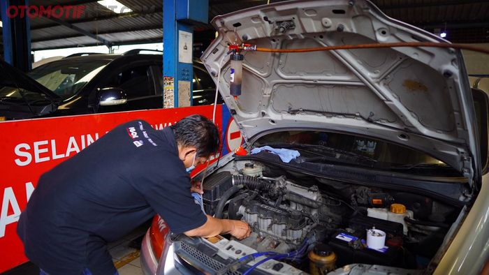 Ruang bakar silinder 1 hingga 4 digurah menggunakan Carbon X K1 dan K2 keluaran Bluechem