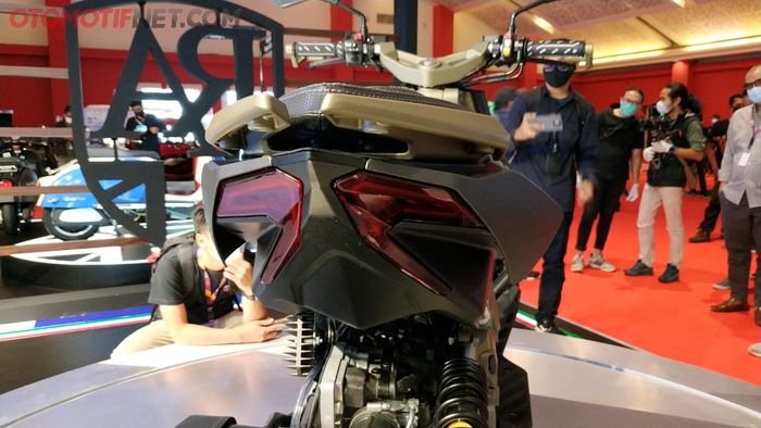 Lampu rem Italjet Dragster, sekilas mirip milik Panigale kan?