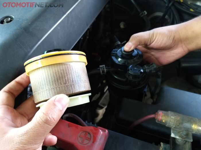 Filter bahan bakar mobil diesel