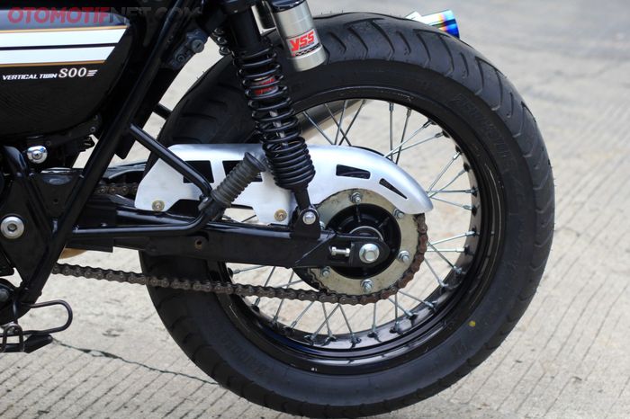 Cover rantai juga kena sentuhan aluminium, beri kesan custom yang makin terasa