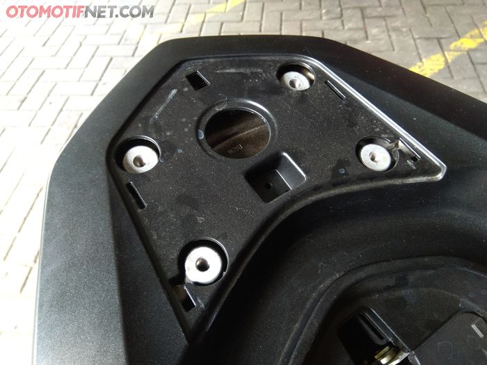 Nah hasilnya begini, itu sebagai akses memasang braket boks PCX 160 