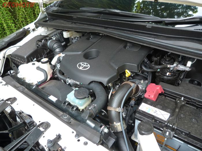 Mesin Toyota Innova Venturer 2.4L A/T Diesel
