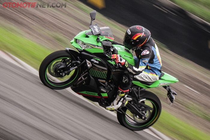 Kawasaki Ninja ZX-25R jadi Best of Sport Fairing 250 cc di OTOMOTIF Award 2021