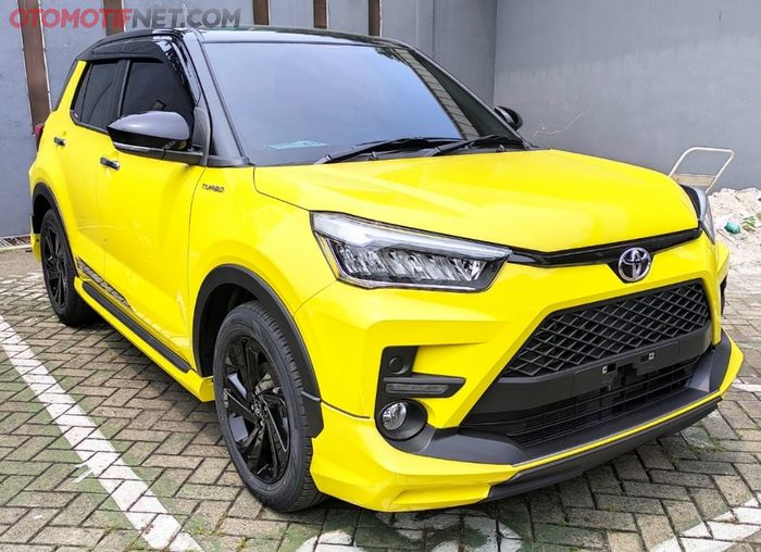 Toyota Raize GR Sport dengan warna Black-Yellow SE (two tone)