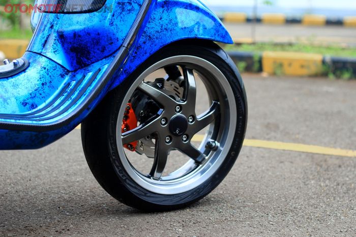 Kaki-kaki lebih jangkung berkat penggunaan pelek Gilera Runner ring 13 inci