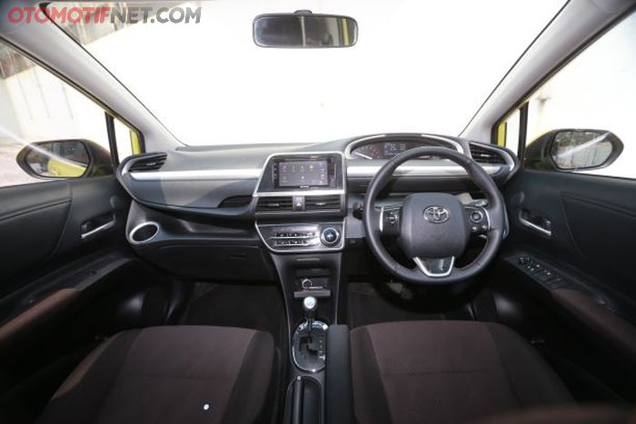 Interior Toyota Sienta tipe Q CVT 