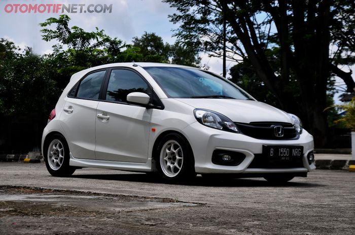 Honda Brio dengan pelek WedsSport TC05. Perpaduan yang pas