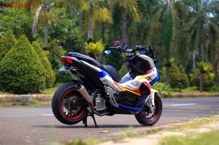 Modifikasi Honda ADV150 'berseragam' Gundam karya Fat Motorsport