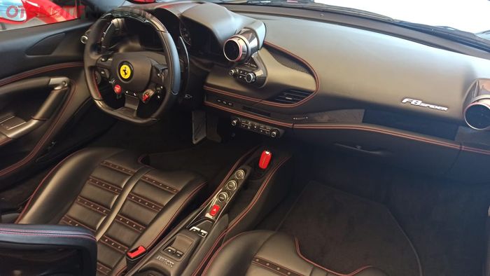 Interior Ferrari F8 Spider