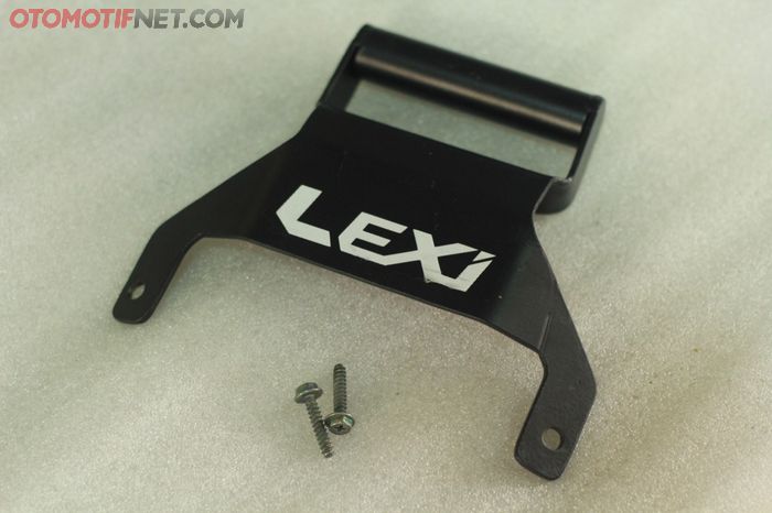 Bracket GPS untuk Yamaha Lexi yang disediakan oleh Ihsan Motoshop