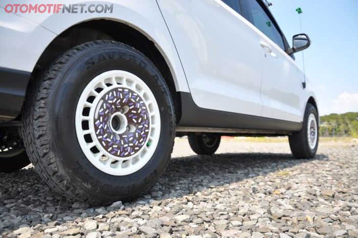 Pelek rally dan ban AT, pas banget!