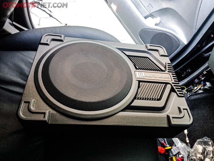 Subwoofer super flat lansiran Martin Roland