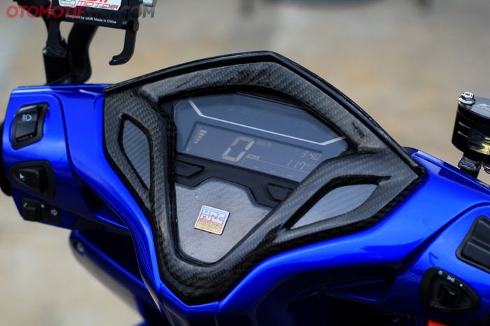Spidometer diganti milik New Vario yang full digital, tampil lebih modern