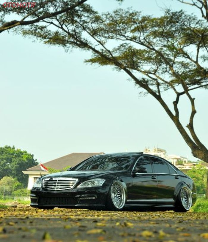 Mobil President Stance pertama di Indonesia, bahkan dunia nih! Bodykit-nya comot dari S65 AMG