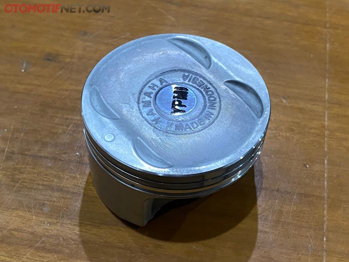 Piston tetap 58 mm tapi pakai R15 yang domenya sedikit lebih tinggi