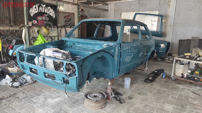 VW Golf MK1 di bengkel Ambrosekunst, Cikunir Bekasi