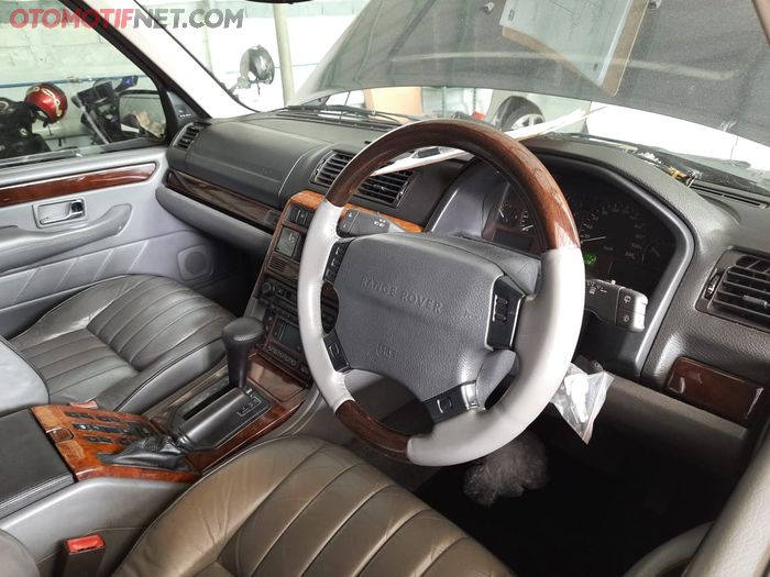 Interior Range Rover HSE generasi kedua