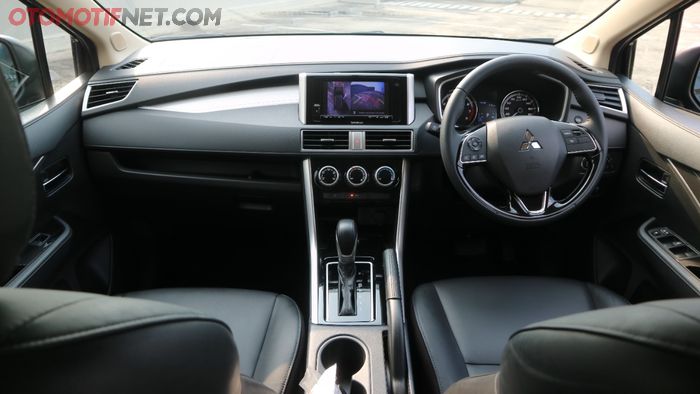 Interior Mitsubishi Xpander Cross Rockford Fosgate Black Edition